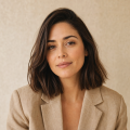 Retrato de Marina Duarte, editora de moda do 2 Via Contas